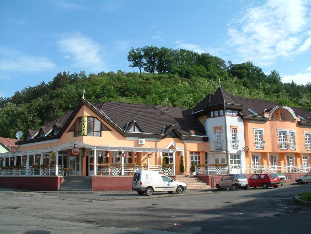 Hotel Galcsik Fogado Salgótarján Zewnętrze zdjęcie